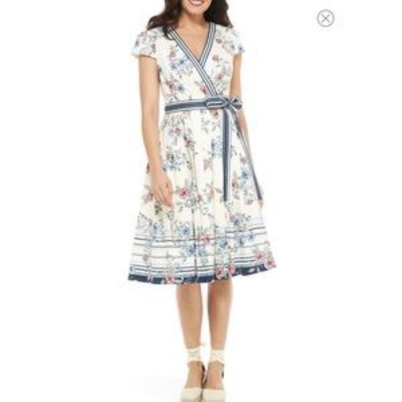Gal Meets Glam Dresses & Skirts - GAL MEETS GLAM Teresa Floral Wrap Dress - 2